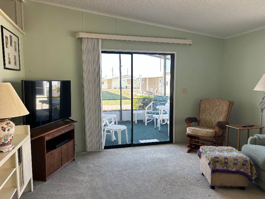 86 Larkspur Ave a Palmetto, FL Mobile or Manufactured Home for Sale